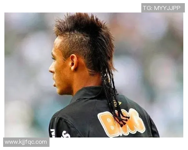 足球球星五角星发型雕刻艺术揭秘 打造个性化造型的潮流风尚